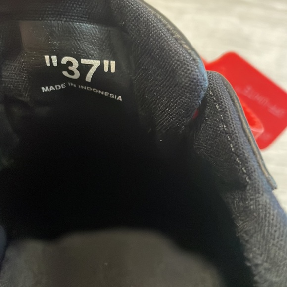 OFF-WHITE Red Tag Trainers In Black - Picture 15 of 15